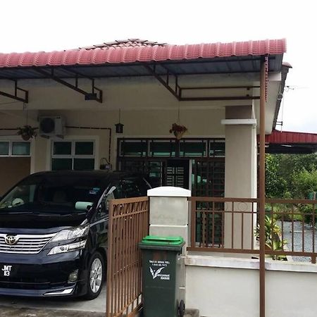 Cozy Homestay In Central Pokok Sena Exterior photo