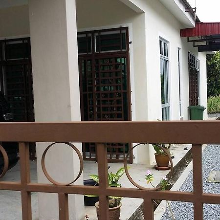 Cozy Homestay In Central Pokok Sena Exterior photo