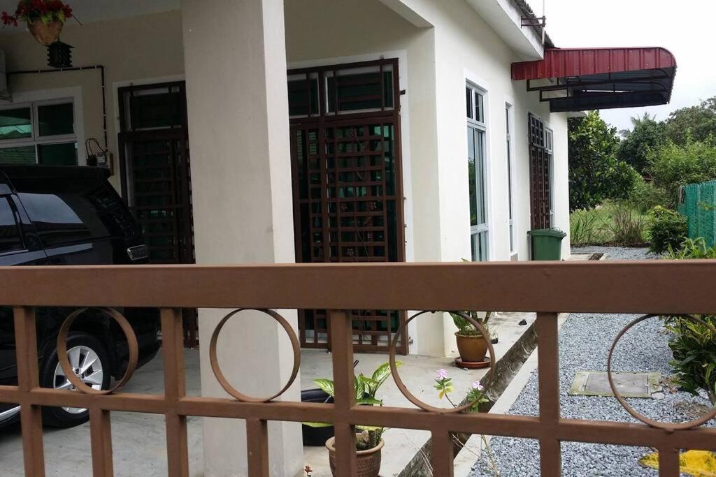 Cozy Homestay In Central Pokok Sena Exterior photo